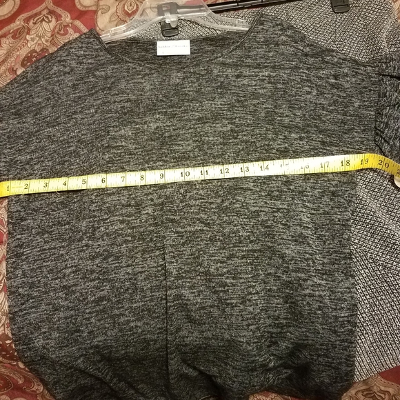 Skirt and T-shirt. - Picture 5 of 7